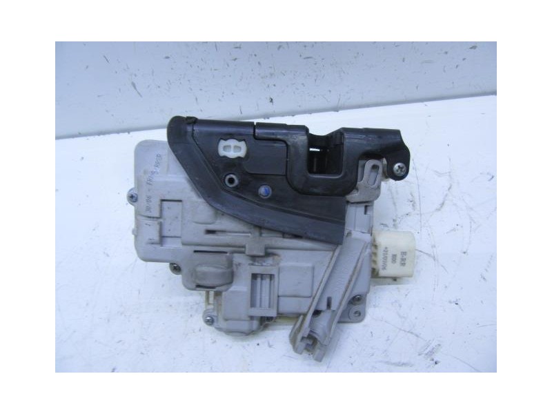 Recambio de cerradura pta. del. dch. : audi a4 : 2.0 tdi (140,04cv) [2006] para audi a4 2.0 tdi referencia OEM IAM   