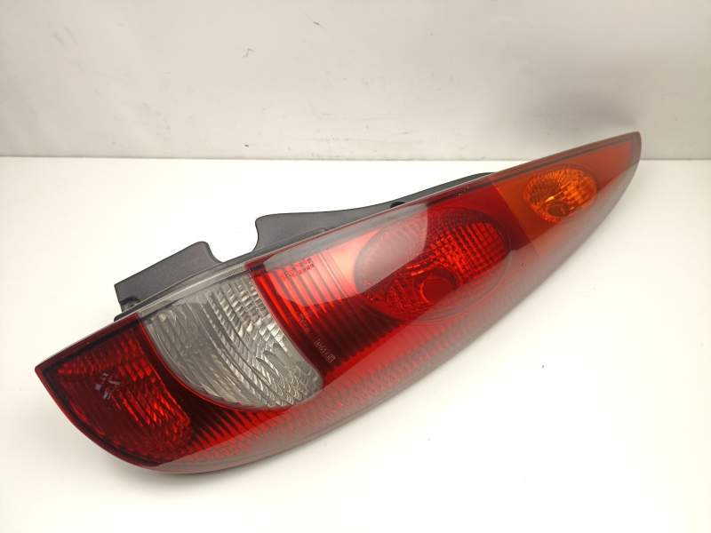 Recambio de piloto trasero derecho para nissan almera tino (v10) 2.2 dci referencia OEM IAM 26550BU200 23480202 