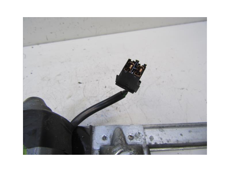 Recambio de elevalunas elec. tra. izq. : audi 100 : 2.3 g (133,24cv) [1994] para audi 100 2.3 g referencia OEM IAM ELECTRICO  