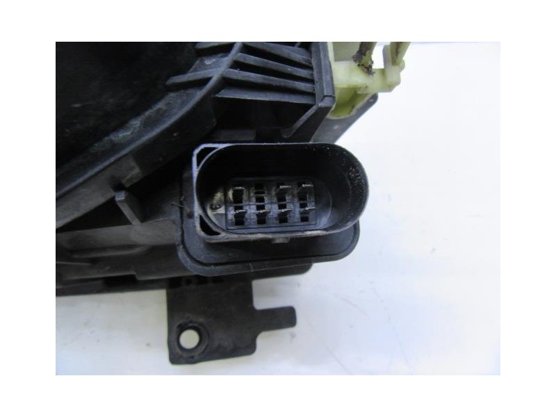 Recambio de faro dcho. : volkswagen polo : 1.4 g (74,78cv) [2001] para volkswagen polo 1.4 g referencia OEM IAM 89302820  