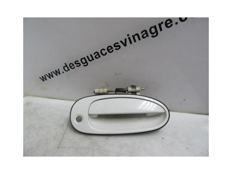 Recambio de manilla del. dcha. : kia sephia : 1.5 g /bf (88,37cv) [2000] para kia sephia 1.5 g /bf referencia OEM IAM   