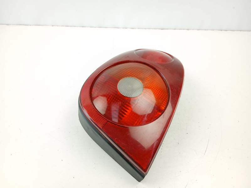 Recambio de piloto trasero derecho para renault megane 1.9 d referencia OEM IAM 7700428057  