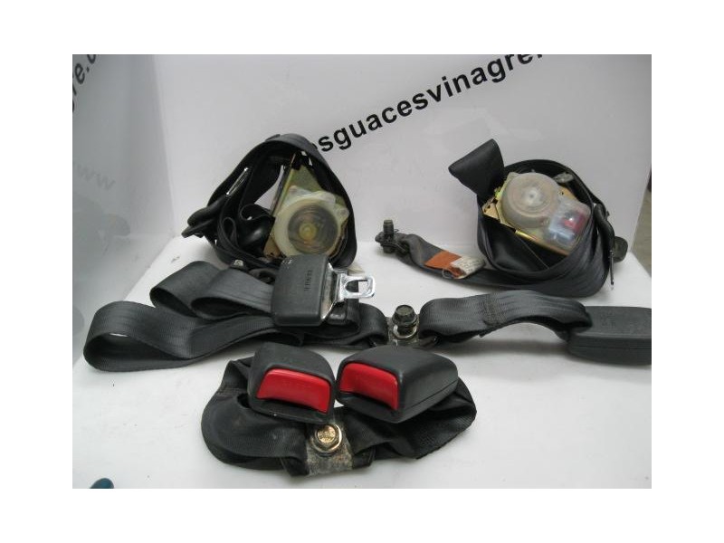 Recambio de cinturones traseros : toyota corolla : 1.3 [1994] para toyota corolla 1.3 referencia OEM IAM   