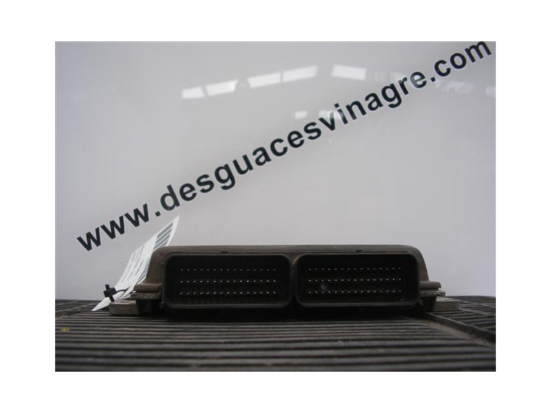 Recambio de centralita : renault megane : 1.4 g k4j c7 (95,2cv) -5p [2001] para renault megane 1.4 g k4j c7 -5p referencia OEM I