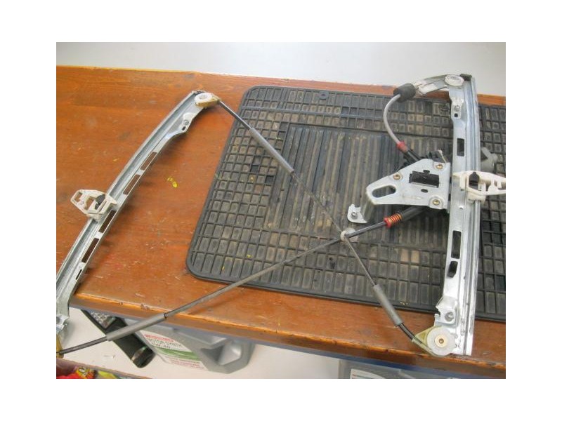 Recambio de elevalunas del-izdo : peugeot 206 : 1.1 g -hfx (59,98cv) 5p [2002] para peugeot 206 1.1 g -hfx  5p referencia OEM IA