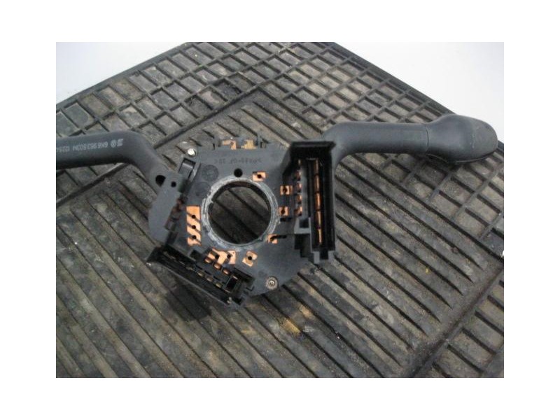 Recambio de mando luces y limpias : volkswagen caddy : 1.9 d (d/1y) (63,92cv) 4p [1997] para volkswagen caddy 1.9 d (d/1y) refer