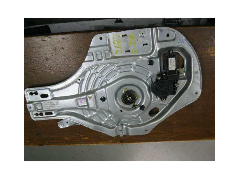 Recambio de elevalunas delantero izquierdo para hyundai tucson 2.0 td -4ea referencia OEM IAM 824052E000  