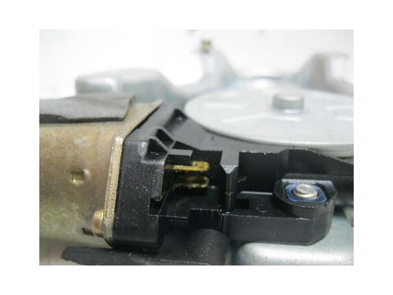 Recambio de elevalunas elec. tra. izq. : land rover discovery : 2.5 d -15p (138,04cv) 5p [2001] para land rover discovery 2.5 d 