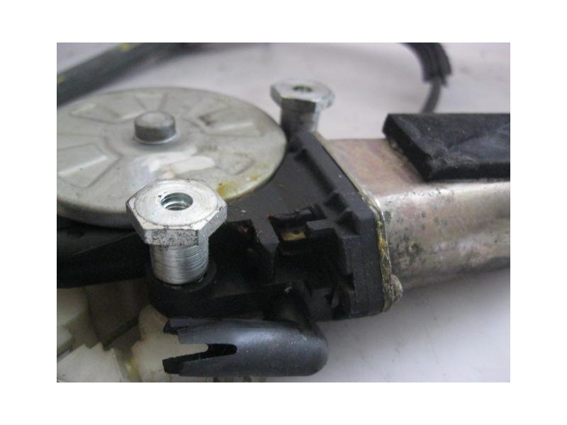 Recambio de elevalunas elec. tra. izq. : volvo v40 : 1.9 g -b4204s (140,08cv) 5p [2000] para volvo v40 1.9 g -b4204s referencia 