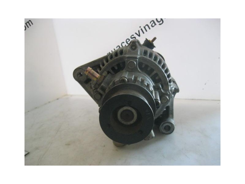 Recambio de alternador : honda accord : 2.0 td. -20t2n (104,72cv) 5p [2000] para honda accord 2.0 td. -20t2n referencia OEM IAM 