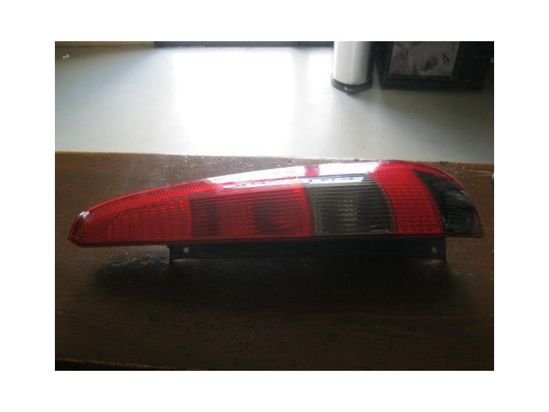 Recambio de piloto trasero dch. : ford fiesta : 1.6 g 16v 5p (g-fyja) (100,64cv)5p [2003] para ford fiesta 1.6 g 16v (g-fyja) re