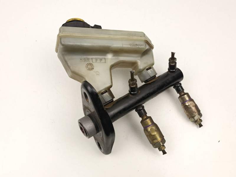 Recambio de bomba de freno para ford fiesta iv (ja_, jb_) 1.3 i referencia OEM IAM 96FB2140HA  