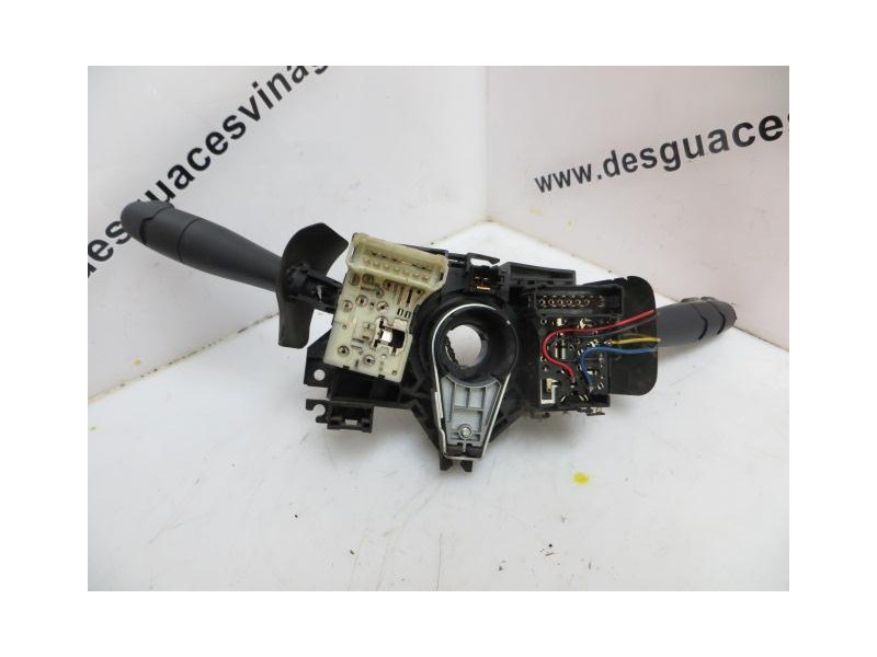 Recambio de mando luces y limpias : renault clio : 1.9 d -f8q k6 (63,92cv) 3p [1999] para renault clio 1.9 d -f8q k6 referencia 