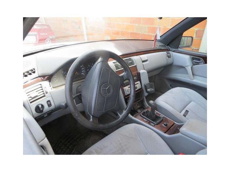 Recambio de carroceria : m. benz 210 : 2.9 d (129,16cv) [2003] para m. benz 210 2.9 d referencia OEM IAM   