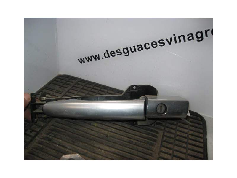 Recambio de manilla delantera izquierda para peugeot 807 g- 2.0-rfn referencia OEM IAM PLATEADA  