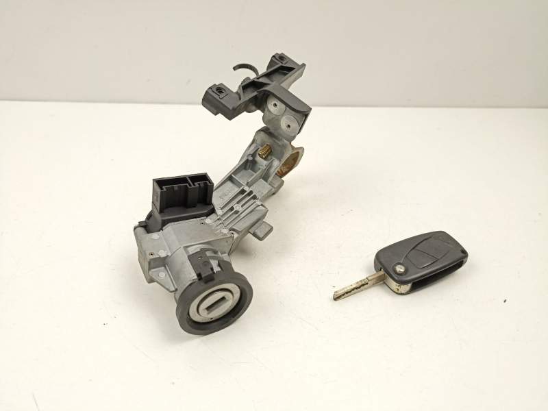Recambio de conmutador de arranque para fiat punto 1.9 jtd referencia OEM IAM 51813197  