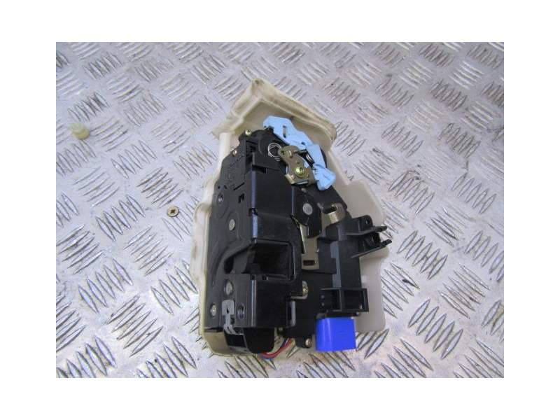 Recambio de cerradura puerta delantera izquierda para volkswagen golf 2.0 tdi referencia OEM IAM 3D1837015  