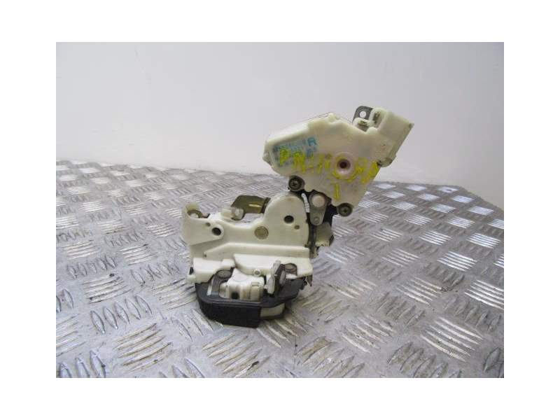 Recambio de cerradura puerta delantera derecha para nissan almera 2.0 td referencia OEM IAM 8255250J00  