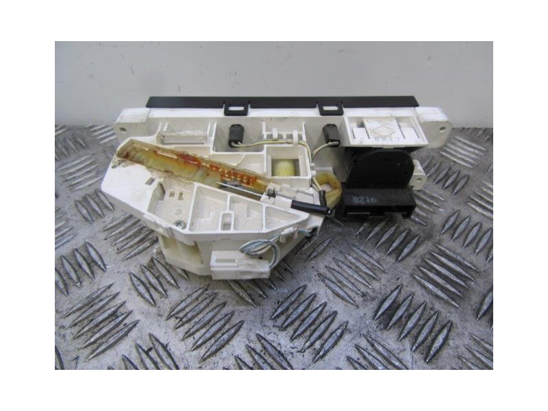 Recambio de mandos calefaccion : nissan almera : 1.3 g (87,01cv) [1999] para nissan almera 1.3 g referencia OEM IAM 8M17  