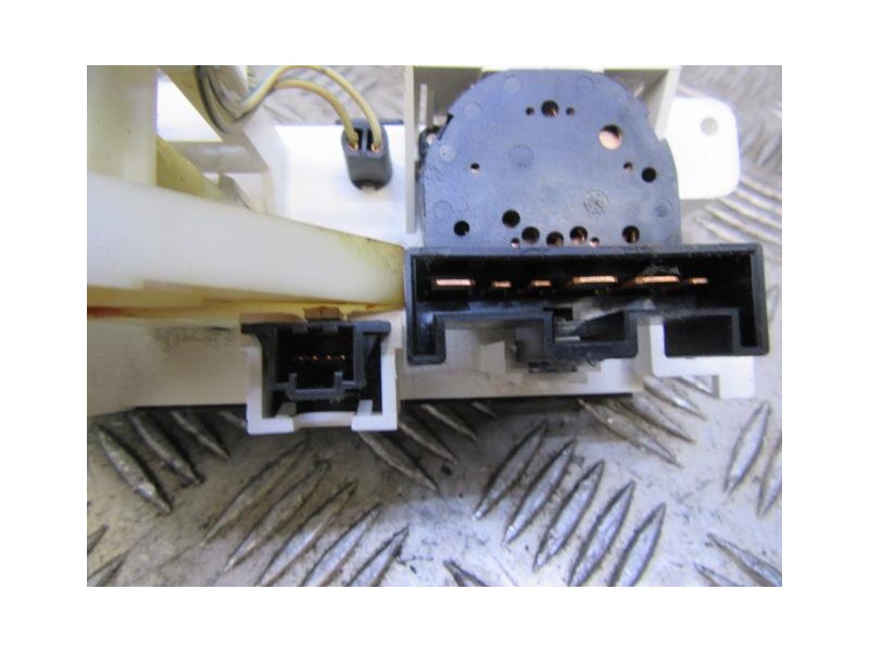 Recambio de mandos calefaccion : nissan almera : 1.3 g (87,01cv) [1999] para nissan almera 1.3 g referencia OEM IAM 8M17  