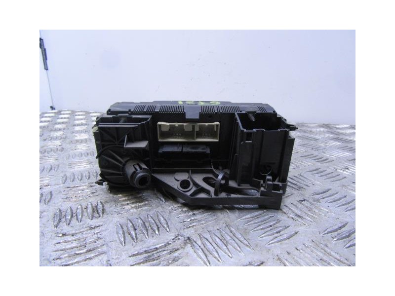 Recambio de mandos calefaccion : volkswagen caddy : 1.9 tdi (104,69cv) [2005] para volkswagen caddy 1.9 tdi referencia OEM IAM  