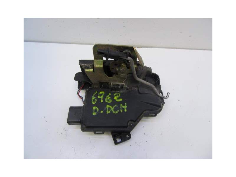 Recambio de cerradura puerta delantera derecha para audi a6 2.5 td referencia OEM IAM 4B1837016G  
