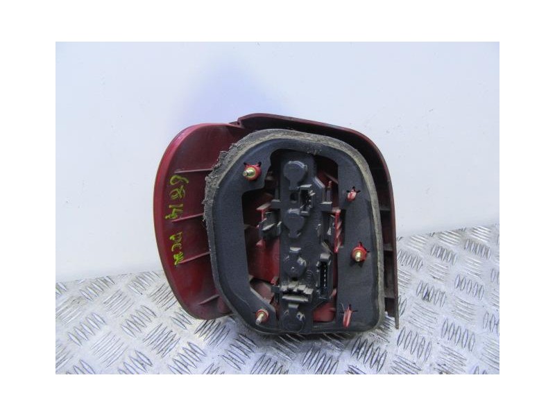 Recambio de piloto trasero dch. : volkswagen polo : 1.9 d (63,90cv) [2000] para volkswagen polo 1.9 d referencia OEM IAM   