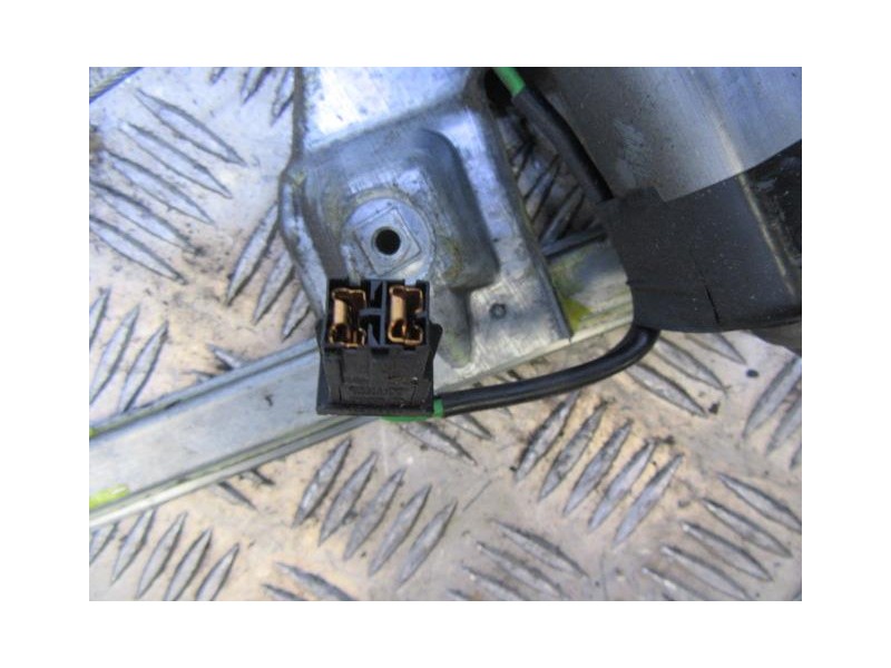 Recambio de elevalunas elec. tra. izq. : audi 100 : 2.3 g (133,24cv) [1993] para audi 100 2.3 g referencia OEM IAM ELECTRICO  