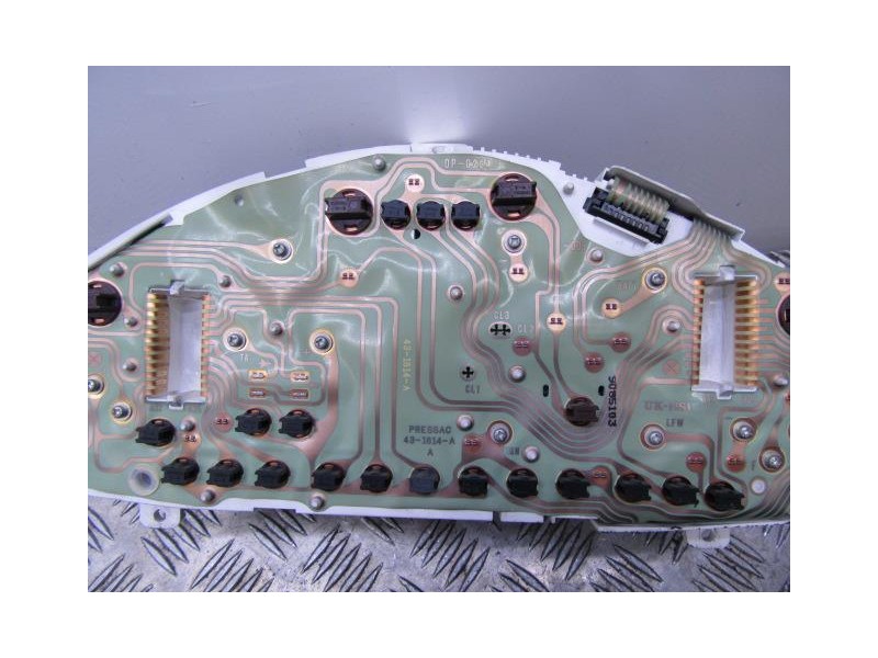 Recambio de cuadro instrumentos : mitsubishi carisma : 1.8 g [2000] para mitsubishi carisma 1.8 g referencia OEM IAM 43-1614-A  