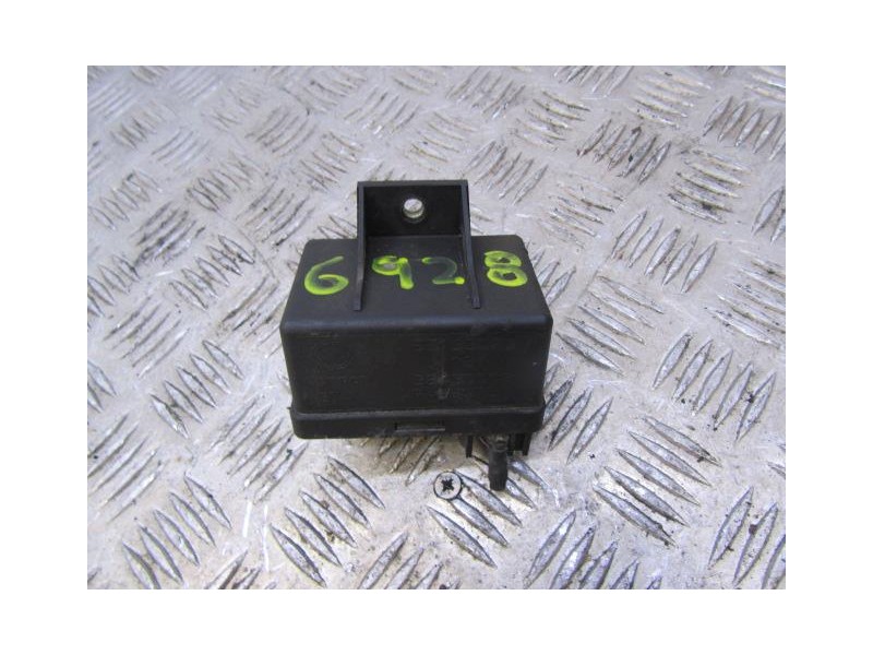 Recambio de caja calentadores : fiat punto : 1.3 jtd (74,78cv) [2008] para fiat punto 1.3 jtd referencia OEM IAM 55193073  