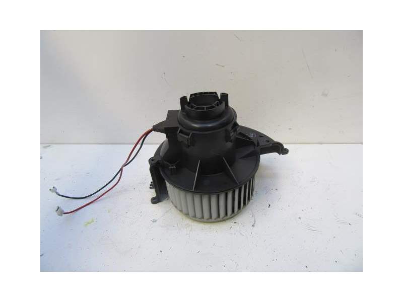 Recambio de motor calefaccion para opel astra 1.9 cdti referencia OEM IAM 52407543  