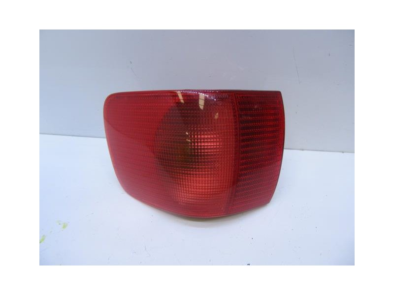 Recambio de piloto trasero dch. : audi 80 : 2.3 g (133,24cv) [1993] para audi  80 2.3 g referencia OEM IAM   