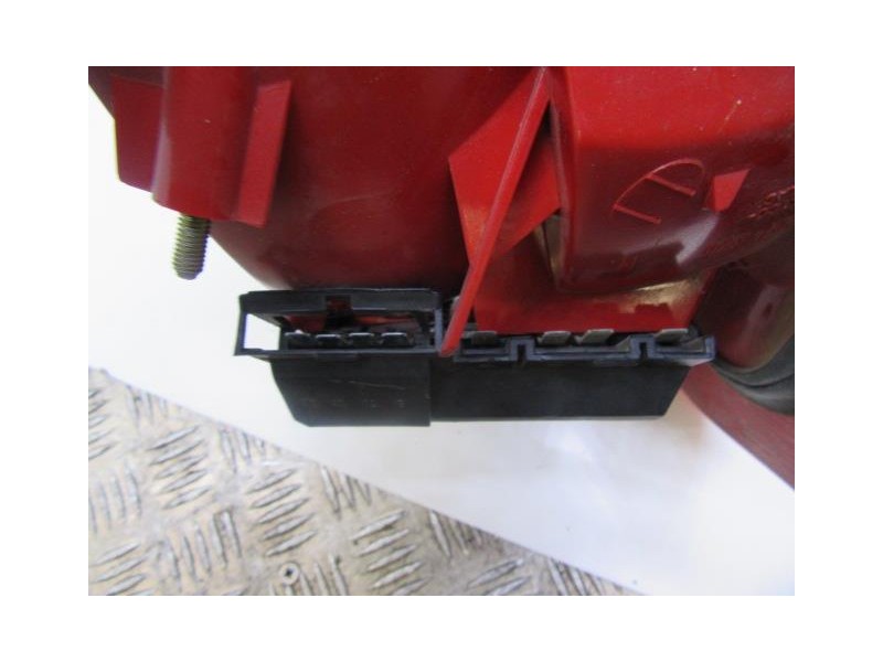 Recambio de piloto trasero dch. : audi 80 : 2.3 g (133,24cv) [1993] para audi  80 2.3 g referencia OEM IAM   