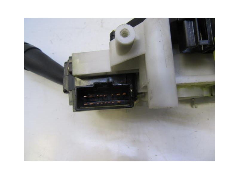 Recambio de mando luces y limpias : kia cerato : 1.6 g (104,96cv) [2005] para kia cerato 1.6 g referencia OEM IAM   