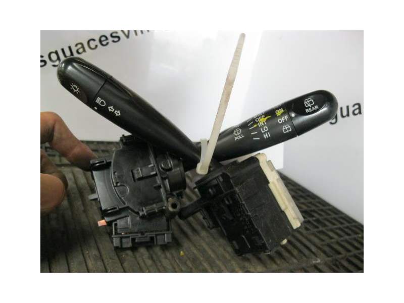 Recambio de mando luces y limpias para toyota yaris 1.0 g 1sz referencia OEM IAM LOS DOS  