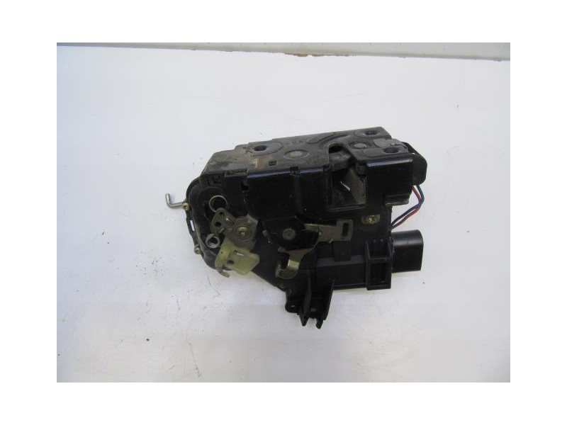 Recambio de cerradura pta. del. dch. : audi a6 : 2.5 td (149,56cv) [2002] para audi a6 2.5 td referencia OEM IAM   
