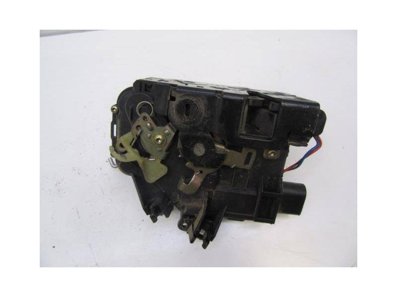 Recambio de cerradura pta. tras. dch. : audi a6 : 2.5 td (149,56cv) [2002] para audi a6 2.5 td referencia OEM IAM   