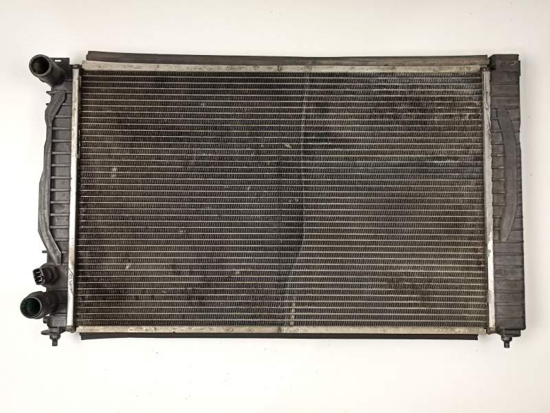 Recambio de radiador turbo diesel para audi a4 avant referencia OEM IAM 8D0121251Q  