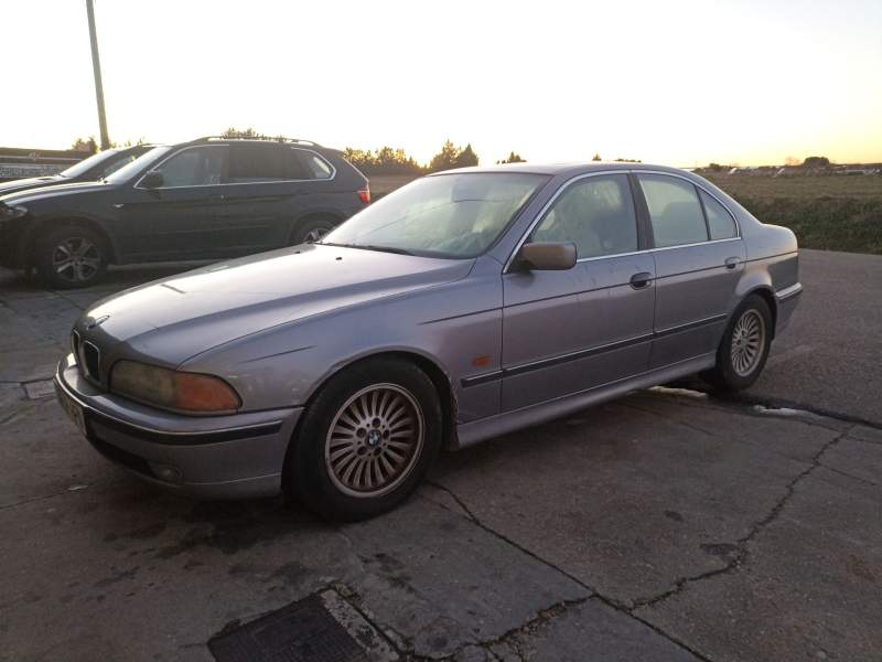 BMW 5 (E39)