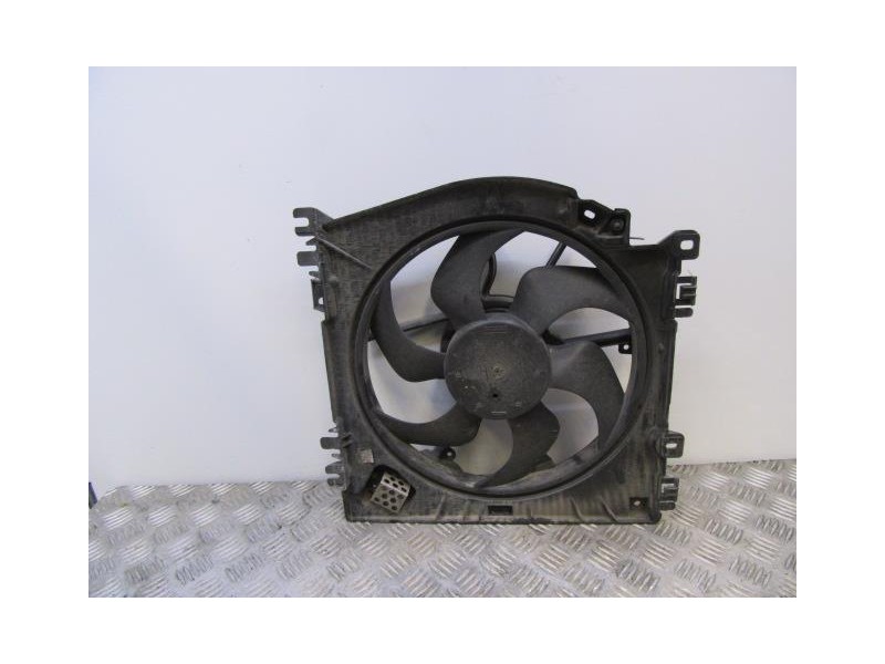 Recambio de electroventilador : nissan note : 1.5 dci (85,65cv) [2007] para nissan note 1.5 dci referencia OEM IAM 8200525991  