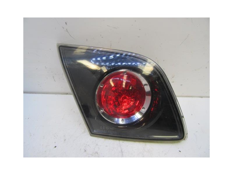 Recambio de piloto porton izq. : mazda 3 : 1.6 td (108,77cv) [2006] para mazda 3 1.6 td referencia OEM IAM   