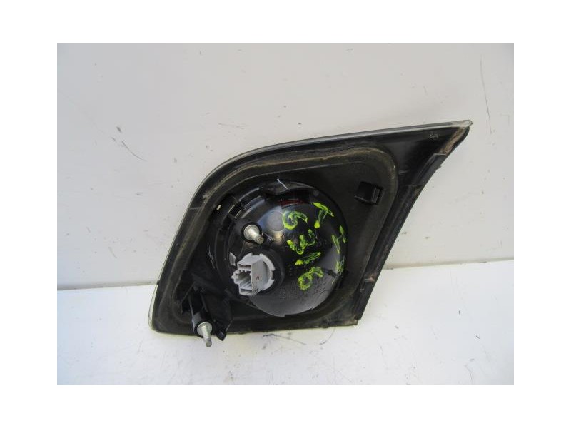 Recambio de piloto porton izq. : mazda 3 : 1.6 td (108,77cv) [2006] para mazda 3 1.6 td referencia OEM IAM   