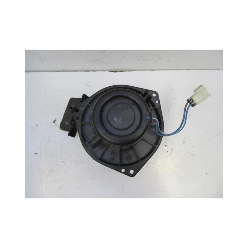 Recambio de motor calefaccion : nissan vanette : 2.3 d (74,78cv) cargo [1999] para nissan vanette 2.3 d cargo referencia OEM IAM