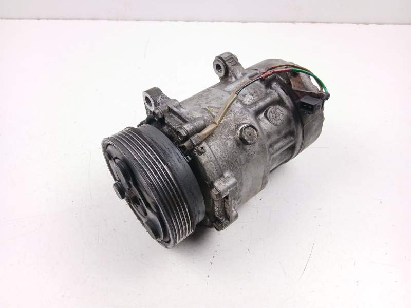 Recambio de compresor aire acondicionado para volkswagen golf iv (1j1) 1.9 tdi referencia OEM IAM 1J0820805  