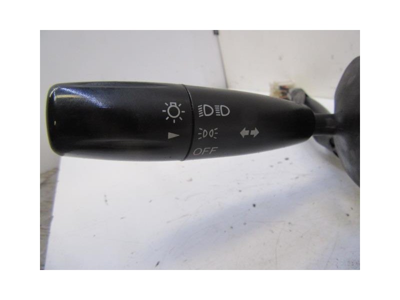 Recambio de mando luces y limpias : kia rio : 1.3 g (81,58cv) [2003] para kia rio 1.3 g referencia OEM IAM 93400-FD100  