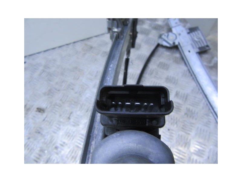 Recambio de elevalunas elec. del. dch. : renault megane : 1.9 dci [2004] para renault megane 1.9 dci referencia OEM IAM 80754008