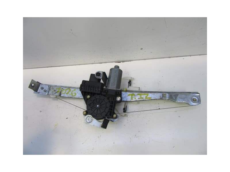 Recambio de elevalunas trasero izquierdo para ford mondeo iii turnier (bwy) 1.8 16v referencia OEM IAM 1320875  