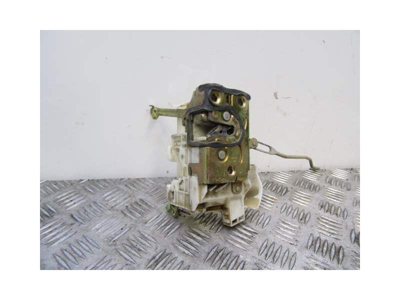 Recambio de cerradura puerta delantera derecha para toyota avensis 2.0 d referencia OEM IAM 6903005071  