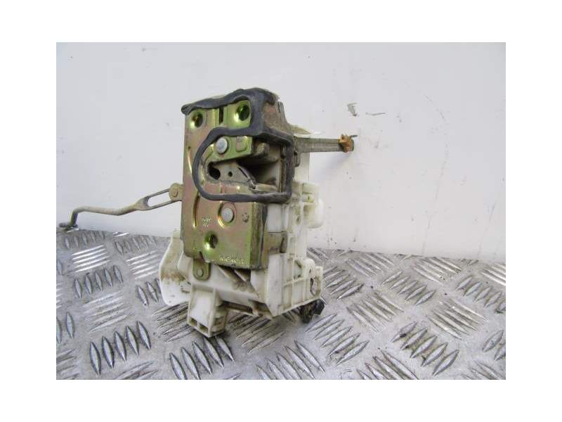 Recambio de cerradura puerta delantera izquierda para toyota avensis 2.0 d referencia OEM IAM 6904005081  