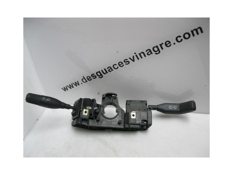 Recambio de mando luces y limpias : renault clio : 1.9 d -f8q (63,92cv) 3p [1998] para renault clio 1.9 d -f8q  3p referencia OE